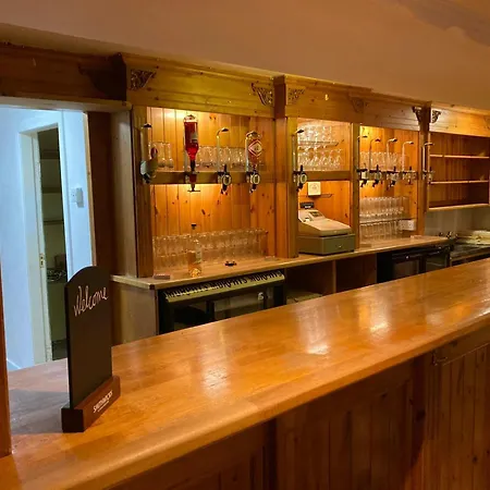 Charming House Near With Bar And Billiards Hébergement de vacances *